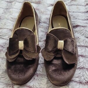 de MARIA Chocolate Velvet  With Bow Gold Trim Slip On Flat Loafers Size 7